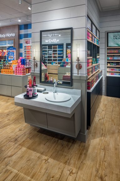 Bloomingdale Court, Chicago, IL, USA